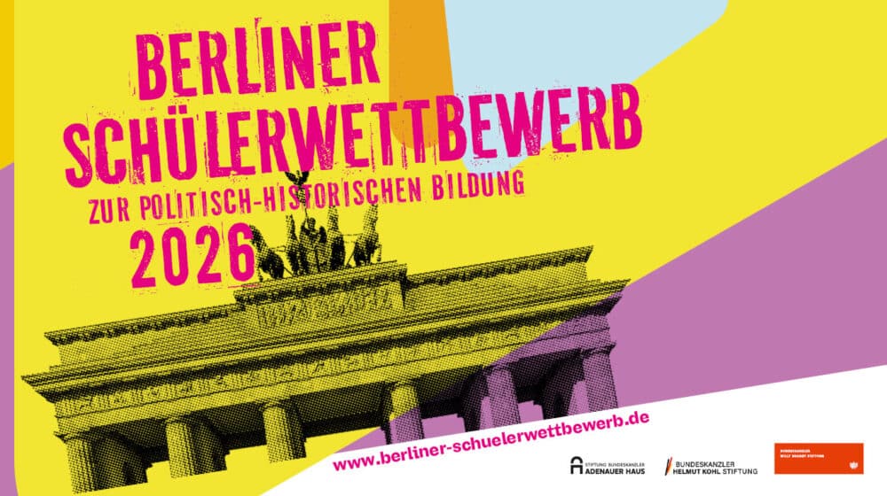 Key-Visual Schülerwettbewerb 2026 mit Typo, Logos und Brandenburger Tor