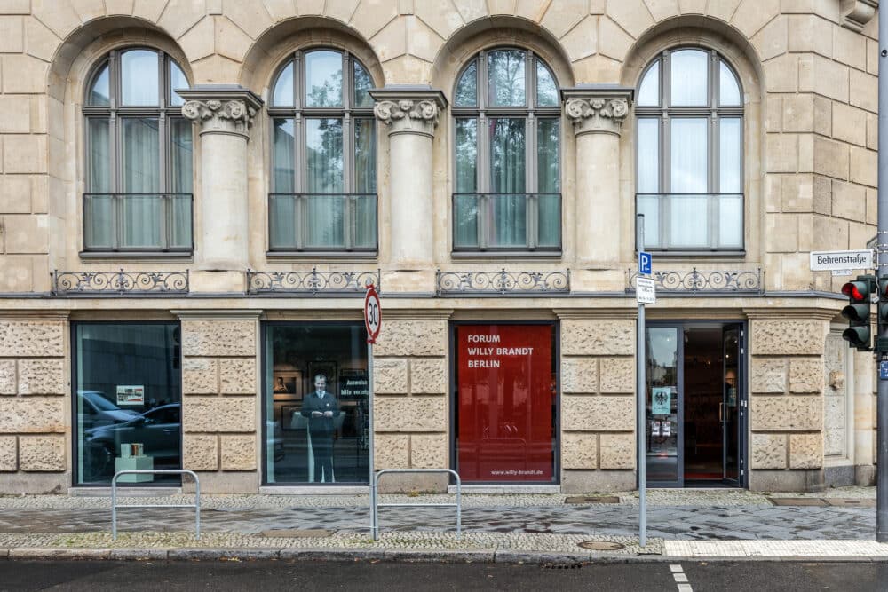 Eingang Forum Willy Brandt Berlin