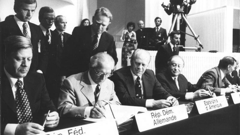 Helmut Schmidt, Erich Honecker, Gerald Ford und Bruno Kreisky 1975 in Helsinki