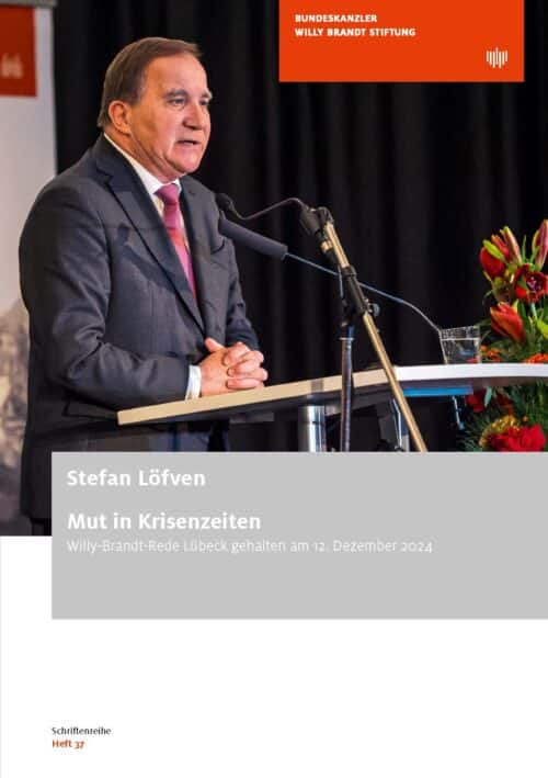 Cover Heft 37 der Schriftenreihe mit Stefan Löfven am Rednerpukt