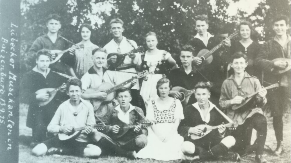 Ein Gruppenbild es Arbeitermandolinenclubs Lübeck um 1920