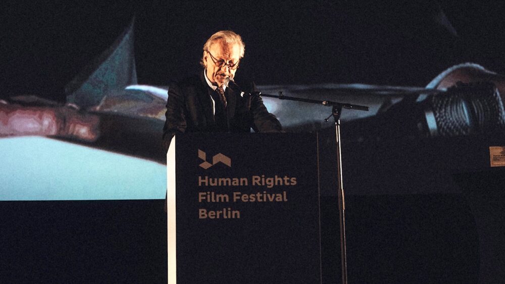 Peter Brandt spricht bei der Award Ceremony des Human Rights Film Festivals Berlin